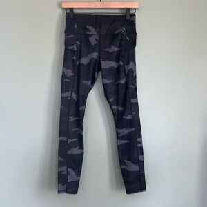 Excellent condition Athleta Camo Contender 7/8 Tight in Powerlift